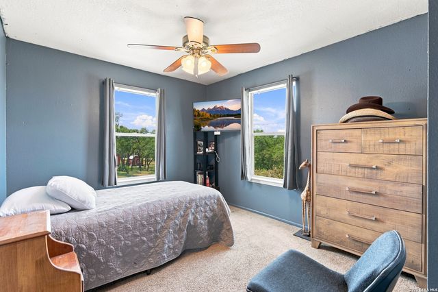 410 Susie Dr, Canyon Lake, TX 78133