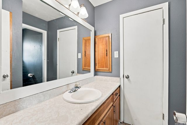 410 Susie Dr, Canyon Lake, TX 78133