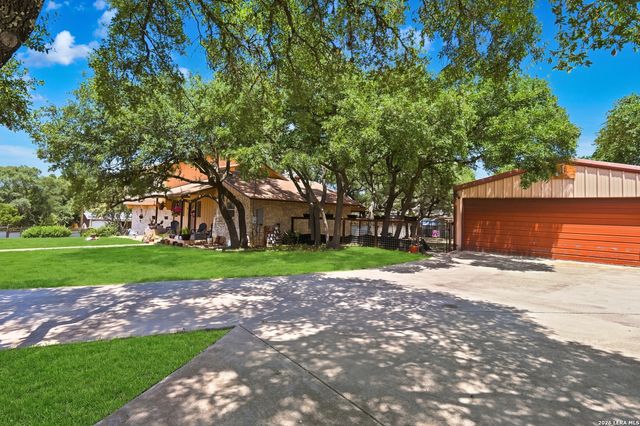 410 Susie Dr, Canyon Lake, TX 78133