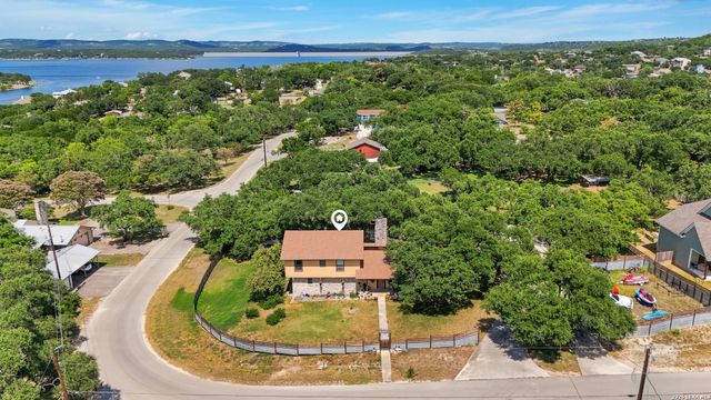 410 Susie Dr, Canyon Lake, TX 78133