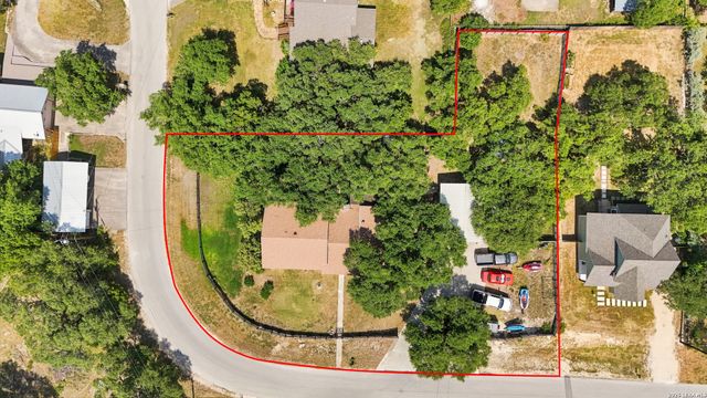 410 Susie Dr, Canyon Lake, TX 78133