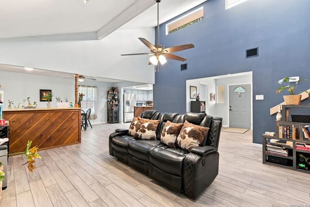 410 Susie Dr, Canyon Lake, TX 78133