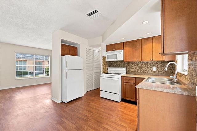 7811 39TH TERRACE N, St Petersburg, FL 33709