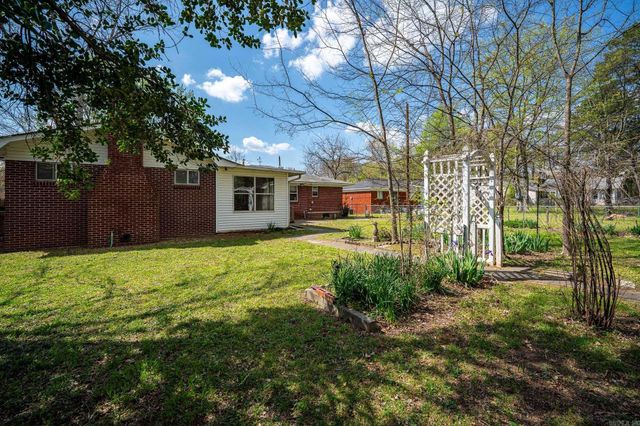 820 Ash Street, Conway, AR 72034
