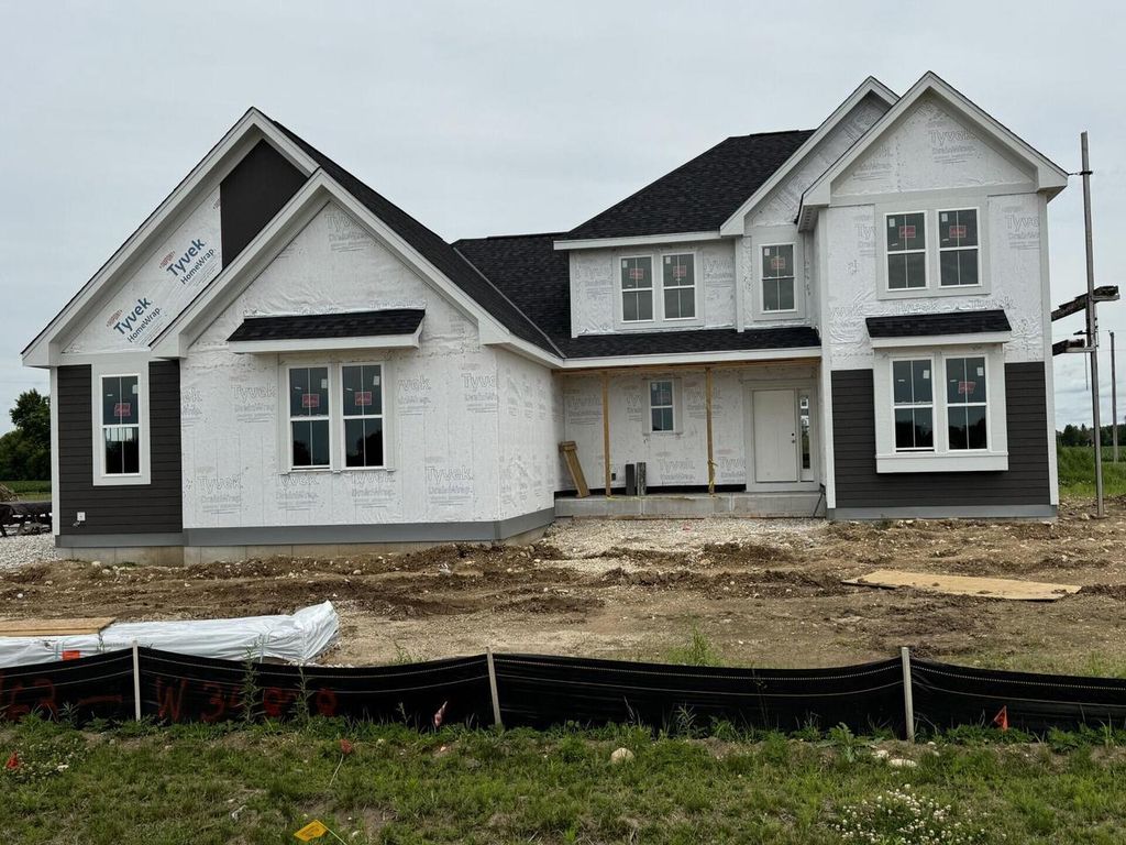 N63W35828 Frederick DRIVE, Oconomowoc, WI 53066