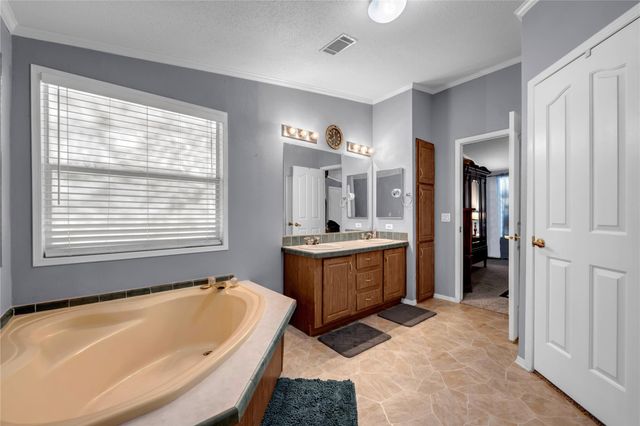100 Highline Cutoff, Kingsland, TX 78639