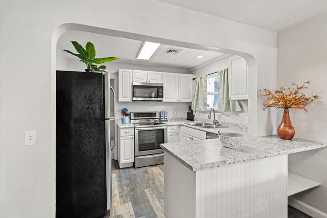 244 NE B Street, Grants Pass, OR 97526