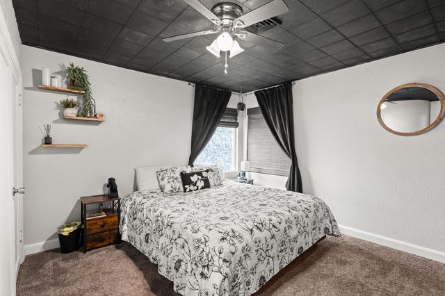 244 NE B Street, Grants Pass, OR 97526