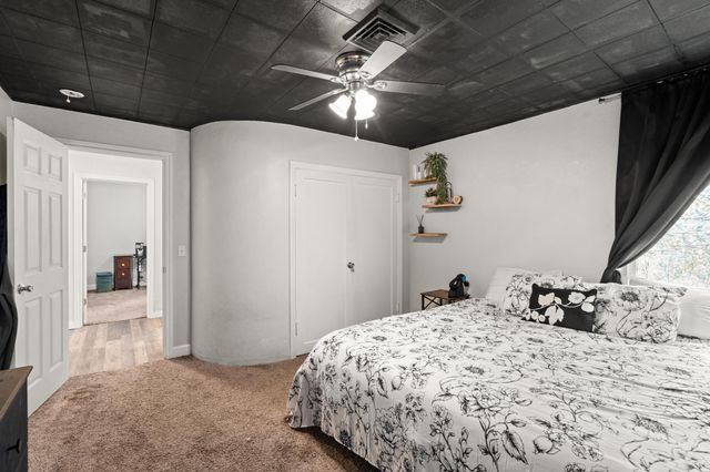 244 NE B Street, Grants Pass, OR 97526