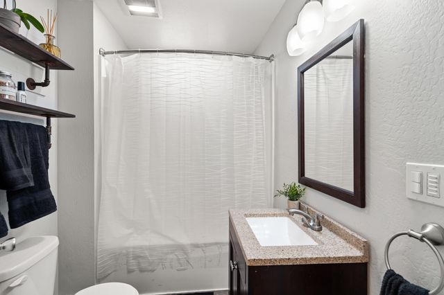 244 NE B Street, Grants Pass, OR 97526