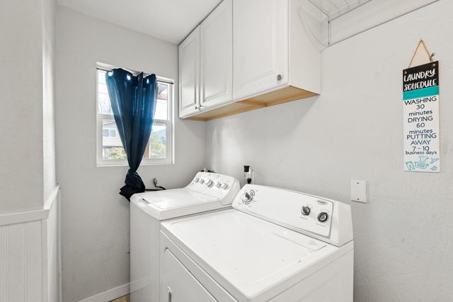 244 NE B Street, Grants Pass, OR 97526