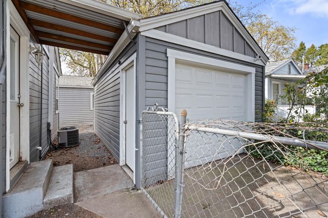 244 NE B Street, Grants Pass, OR 97526