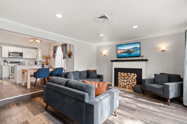 244 NE B Street, Grants Pass, OR 97526