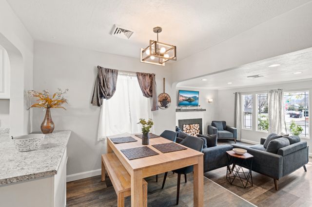 244 NE B Street, Grants Pass, OR 97526