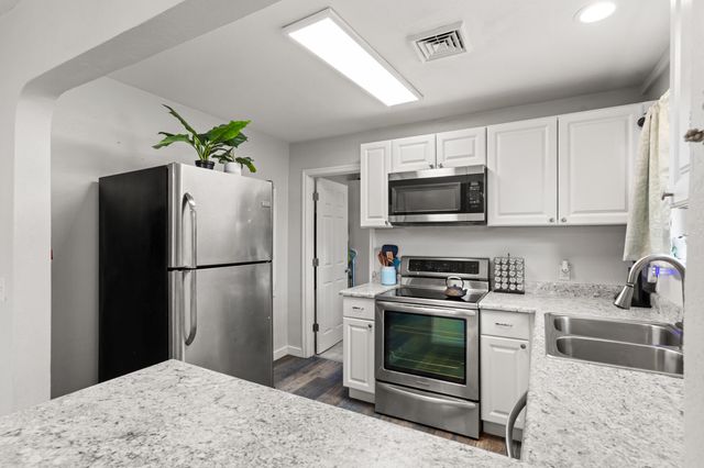 244 NE B Street, Grants Pass, OR 97526