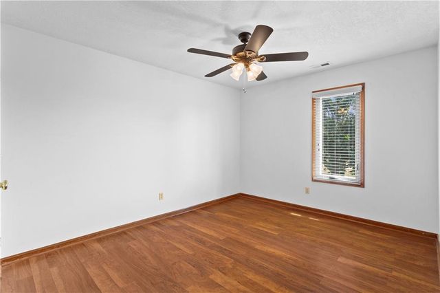 1090 NE Blackwell Road, Lee's Summit, MO 64086