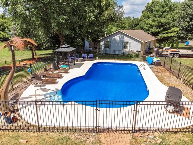 1090 NE Blackwell Road, Lee's Summit, MO 64086