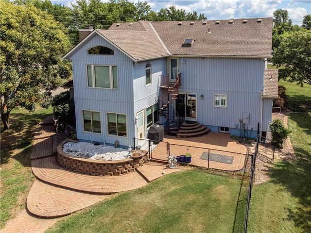 1090 NE Blackwell Road, Lee's Summit, MO 64086