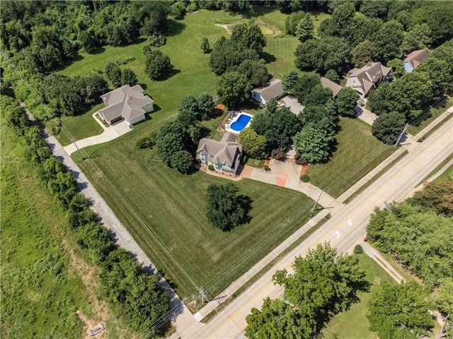 1090 NE Blackwell Road, Lee's Summit, MO 64086
