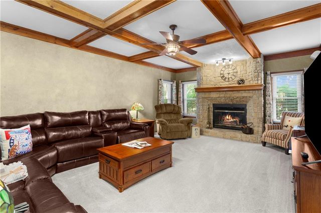 1090 NE Blackwell Road, Lee's Summit, MO 64086