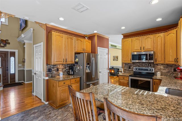 36 Lansing Street, Miller Place, NY 11764