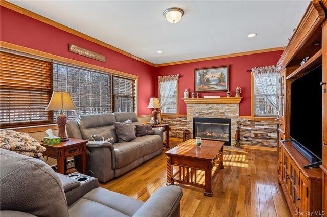 36 Lansing Street, Miller Place, NY 11764