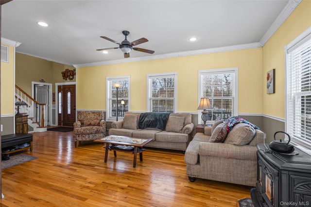 36 Lansing Street, Miller Place, NY 11764