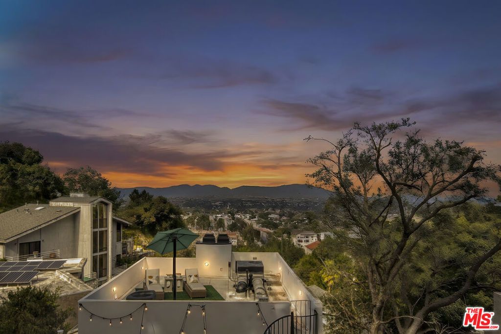 Image 1 of property listing at 4112 Vanetta Place, Studio City, CA 91604