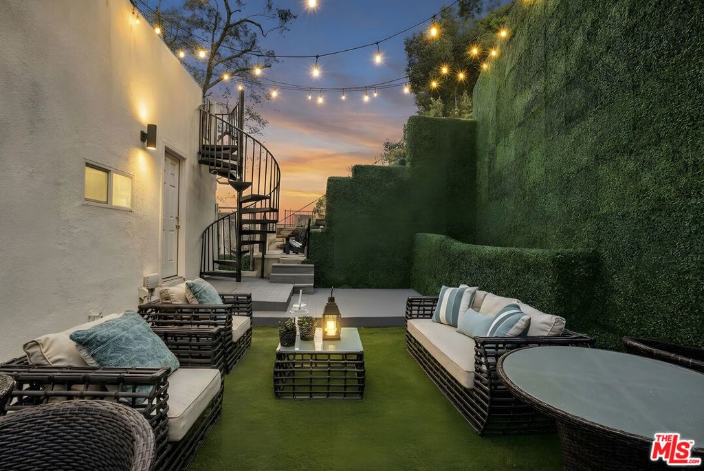 Image 2 of property listing at 4112 Vanetta Place, Studio City, CA 91604