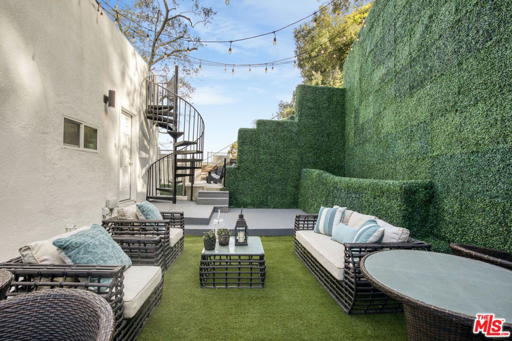 Image 32 of property listing at 4112 Vanetta Place, Studio City, CA 91604