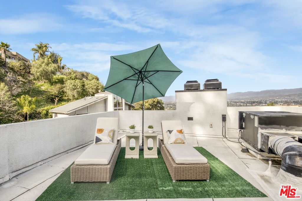 Image 33 of property listing at 4112 Vanetta Place, Studio City, CA 91604