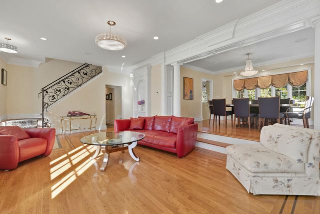 1335 38th St, Sacramento, CA 95816