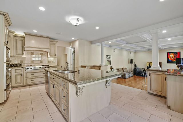 1335 38th St, Sacramento, CA 95816