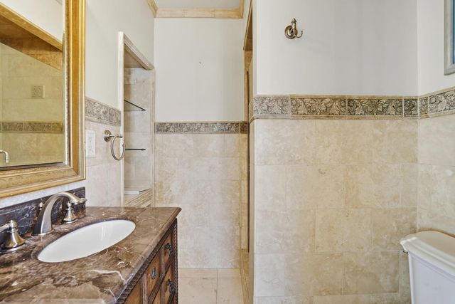 1335 38th St, Sacramento, CA 95816