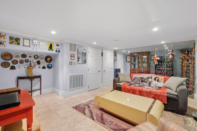 1335 38th St, Sacramento, CA 95816