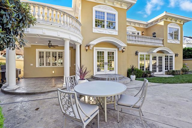 1335 38th St, Sacramento, CA 95816