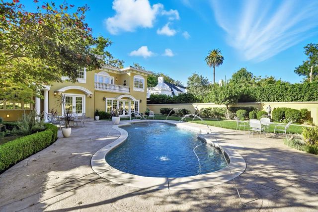 1335 38th St, Sacramento, CA 95816