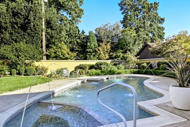 1335 38th St, Sacramento, CA 95816