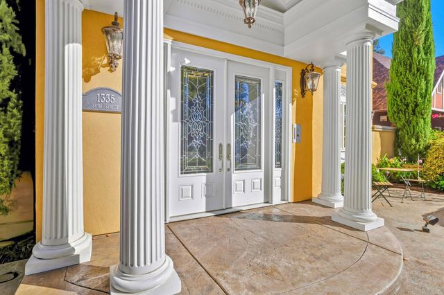 1335 38th St, Sacramento, CA 95816