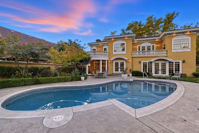 1335 38th St, Sacramento, CA 95816