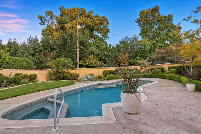 1335 38th St, Sacramento, CA 95816