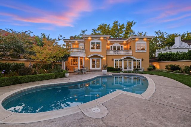 1335 38th St, Sacramento, CA 95816