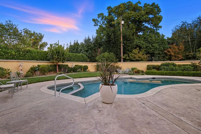 1335 38th St, Sacramento, CA 95816