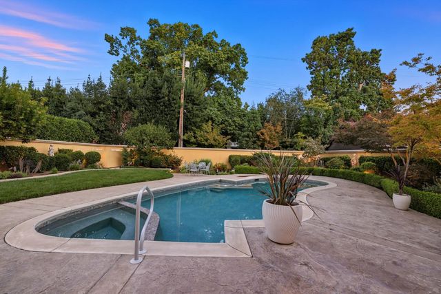 1335 38th St, Sacramento, CA 95816