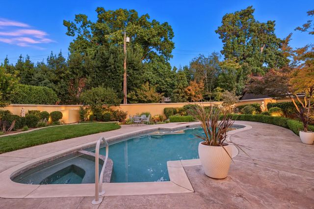 1335 38th St, Sacramento, CA 95816