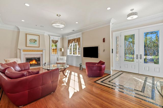 1335 38th St, Sacramento, CA 95816