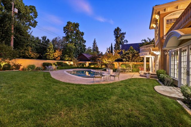 1335 38th St, Sacramento, CA 95816