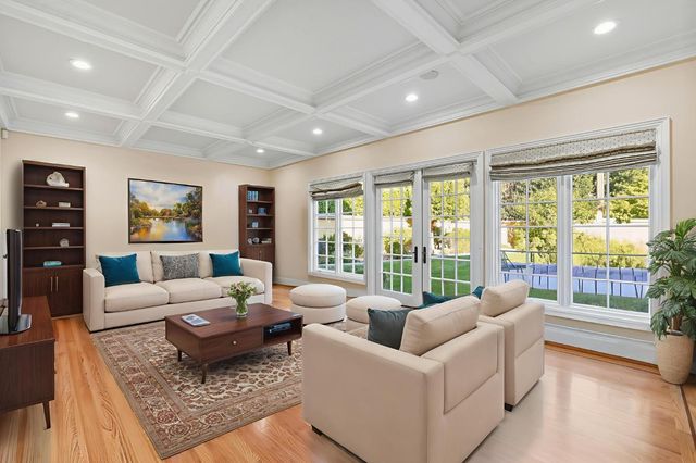 1335 38th St, Sacramento, CA 95816