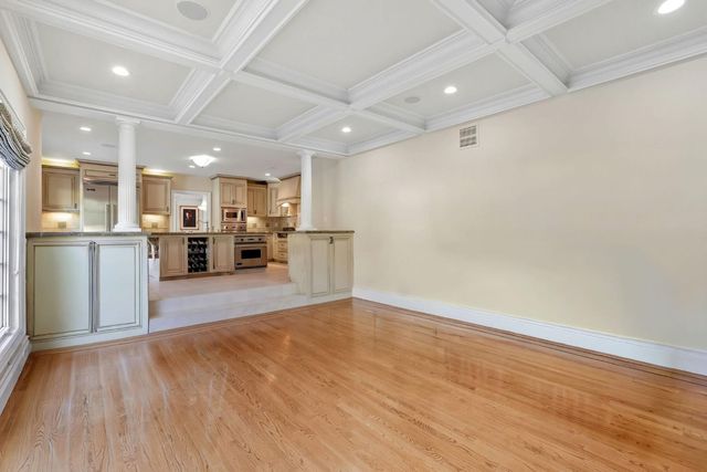 1335 38th St, Sacramento, CA 95816