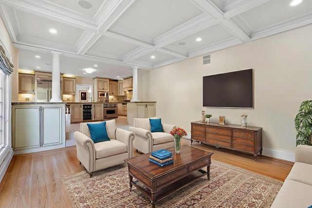 1335 38th St, Sacramento, CA 95816